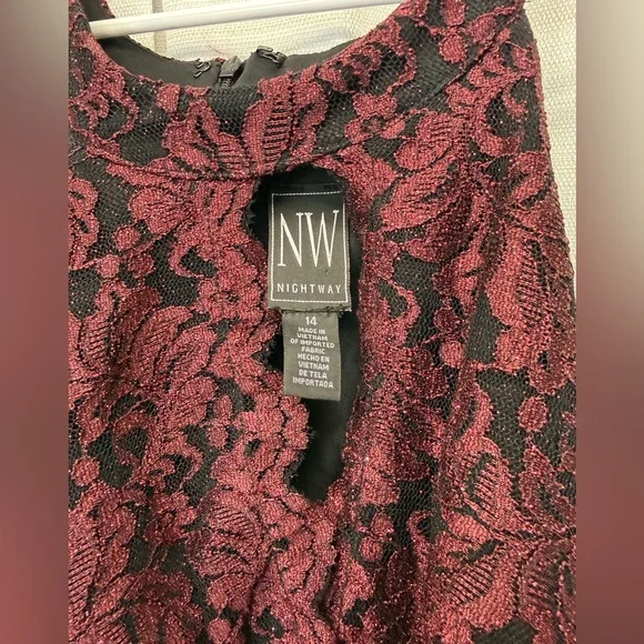 Night Way Collections Burgundy Lace Maxi Gown - Picture 4 of 6